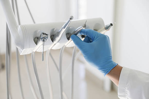 Professional Tooth Extraction technician working in Lakewood, IL